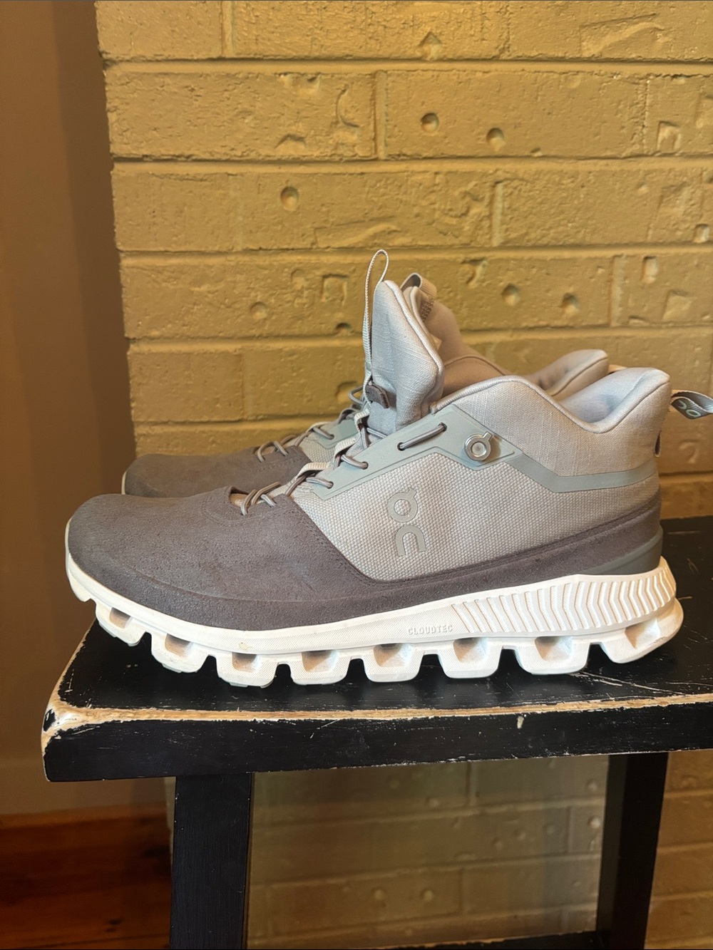 On Running Men's On Grey Mid-Top Cloudtech Athletic Shoes